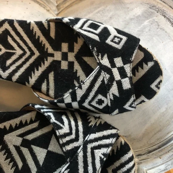 TOMS AZTEC ESPADRILLES SANDALS 8‎ - Picture 2 of 6